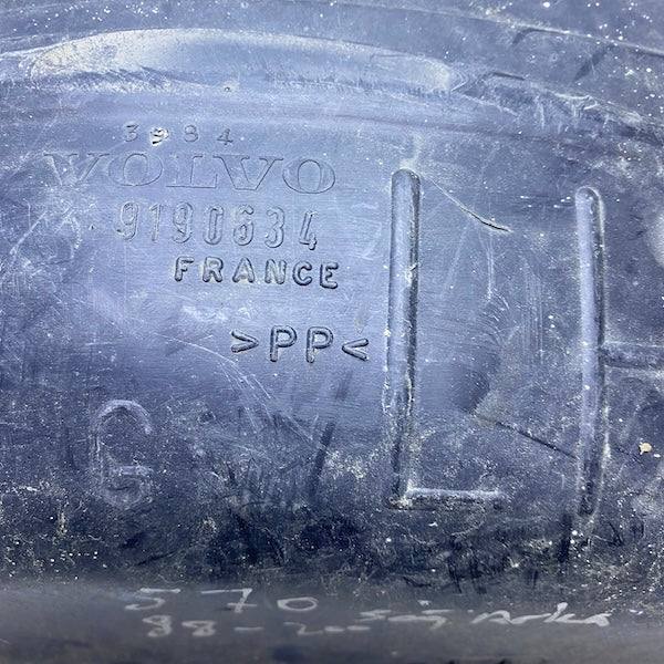 Volvo V70 Arka Sol Çamurluk Davlumbazı 9190634