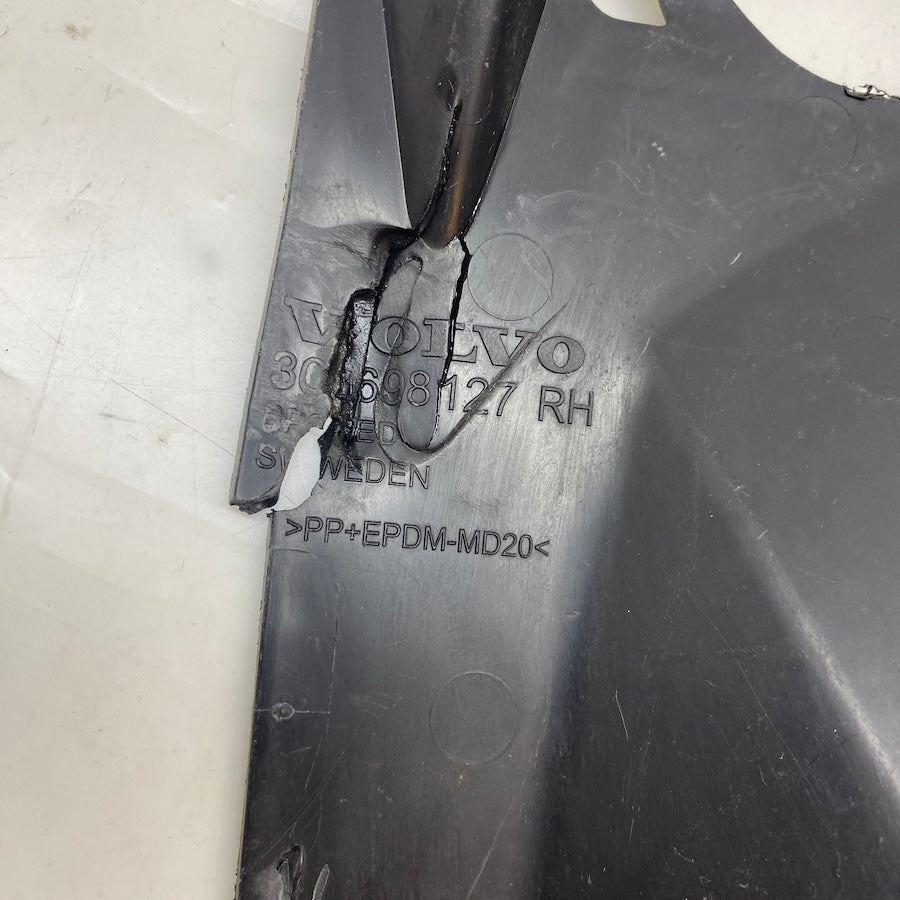 Volvo V70 Ön Tampon Montaj Braketi Sağ 30698127