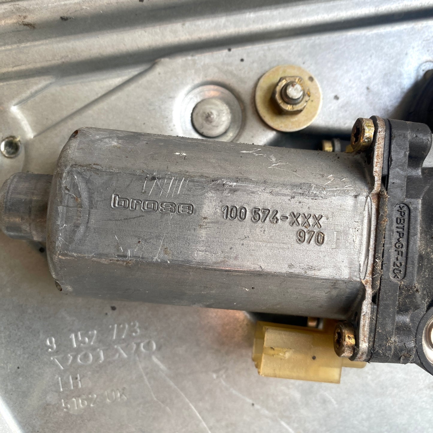 Volvo V70/S70 Ön Sol Cam Kriko ve Motoru 100576-XXX