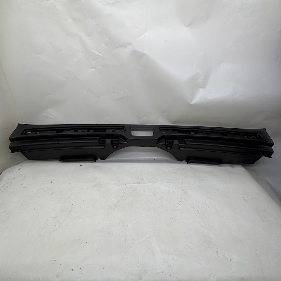 Volvo XC40 Bagaj Kilit Kaplaması Eşik Bakaliti 31440884 - En Uygun Oto Parça