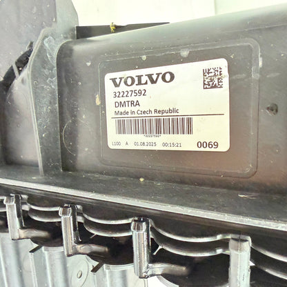 Volvo XC40 EX40 C40 Hava Yönlendirici Üst 32227592