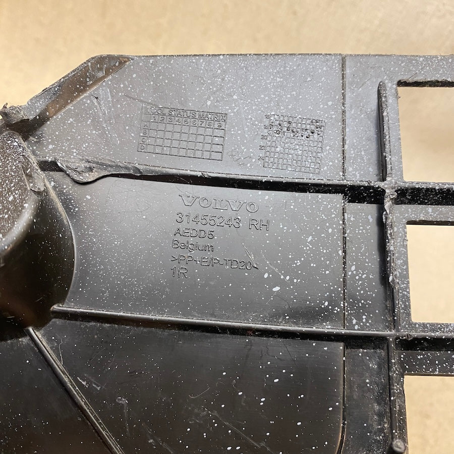 Volvo XC40 Ön tampon montaj braketi 31455243