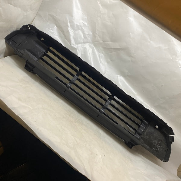 Volvo XC40 Radyatör Hava Yönlendirme 31455422 Orijinal Çıkma En Uygun Oto Parça