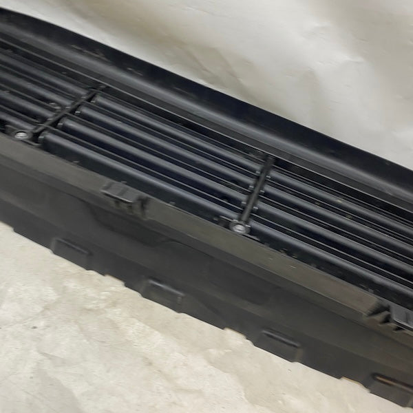 Volvo XC40 Radyatör Hava Yönlendirme 31455422 Orijinal Çıkma En Uygun Oto Parça