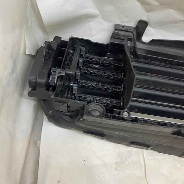 Volvo XC40 Radyatör Hava Yönlendirme 31455422 Orijinal Çıkma En Uygun Oto Parça