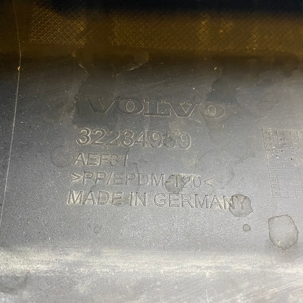 Volvo XC60 Ön Tampon Alt Izgara 32234959 Orijinal Çıkma En Uygun Oto Parça
