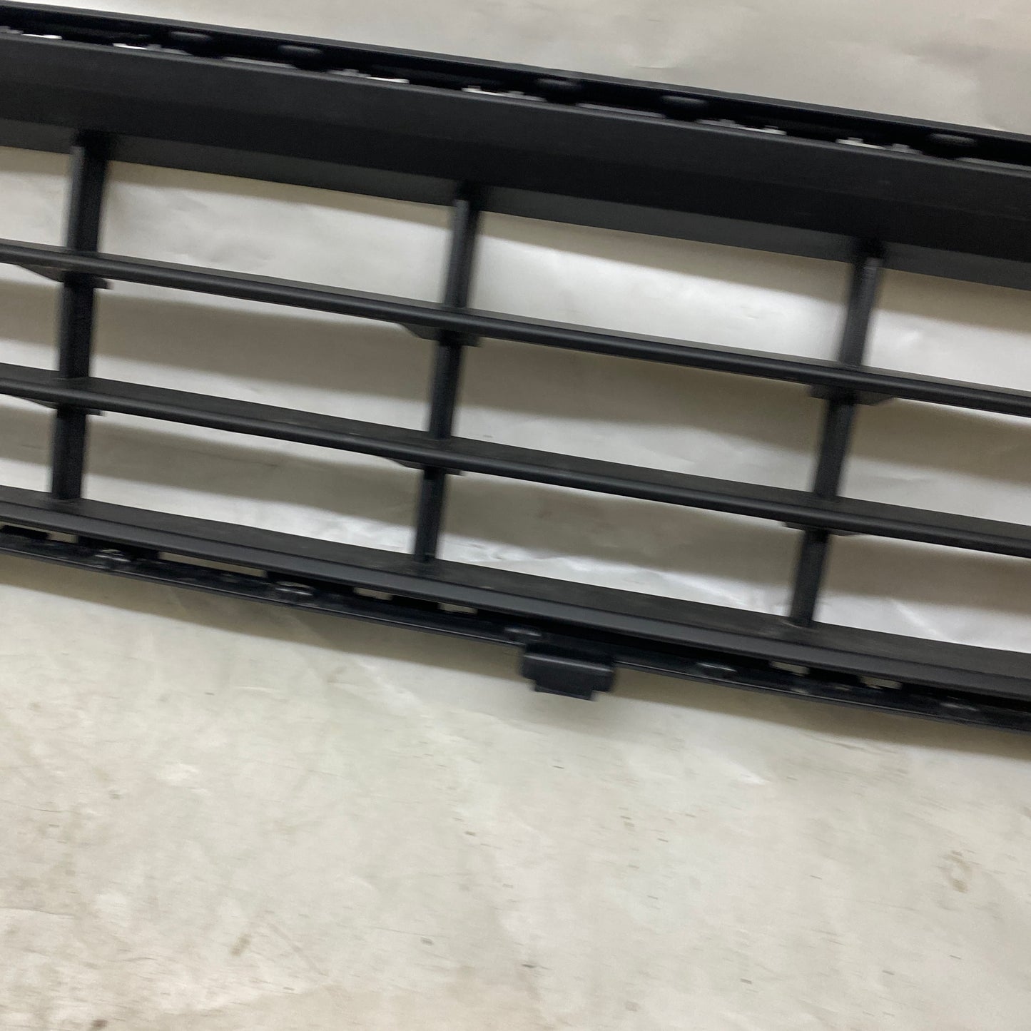 Volvo XC40/C40 Elektrikli Ön Tampon Alt Izgara 32136098 Orijinal Çıkma En Uygun Oto Parça