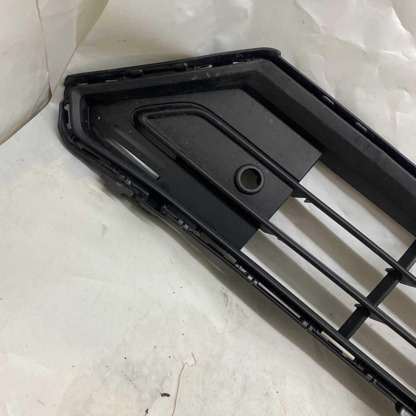 Volvo XC40/C40 Elektrikli Ön Tampon Alt Izgara 32136098 Orijinal Çıkma En Uygun Oto Parça