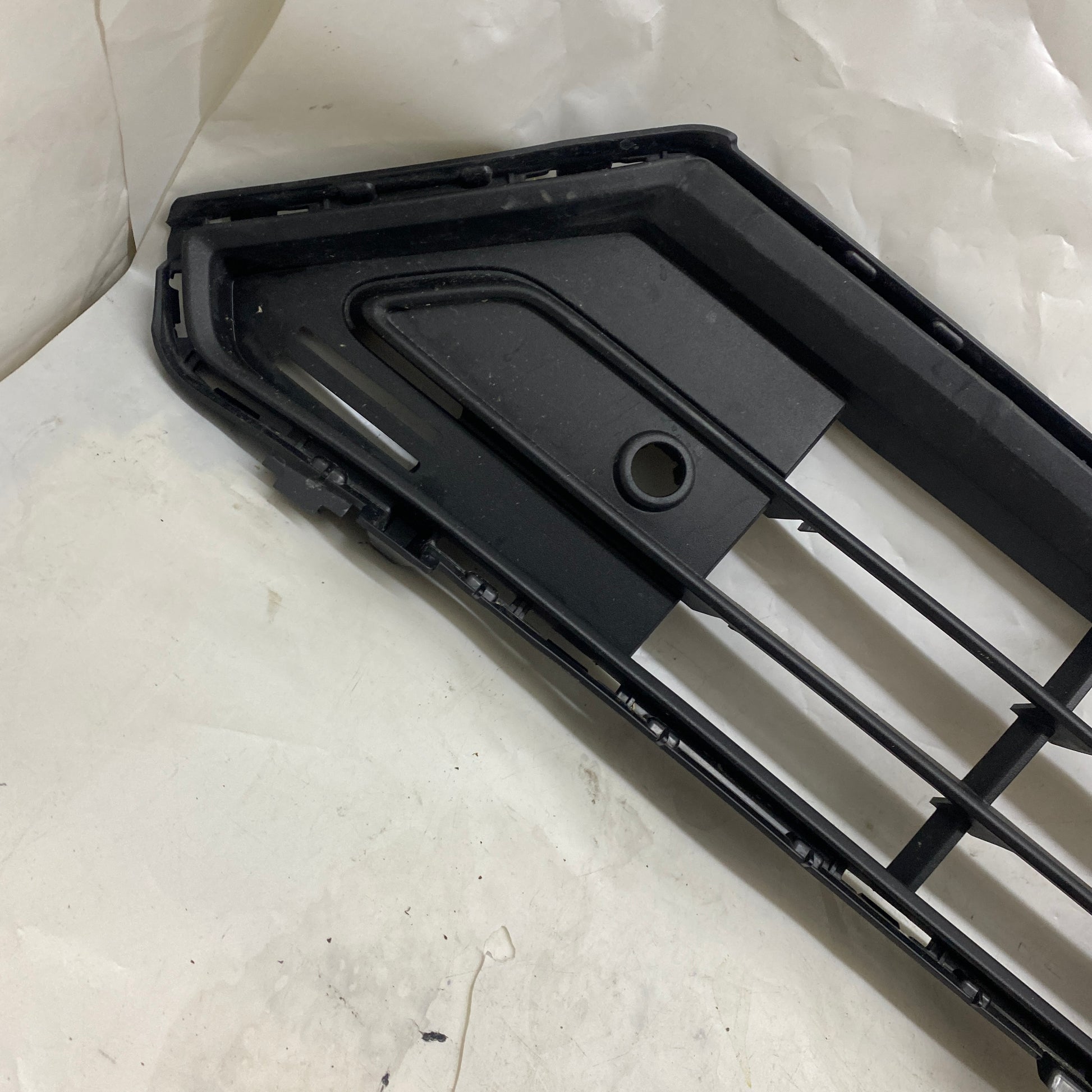 Volvo XC40/C40 Elektrikli Ön Tampon Alt Izgara 32136098 Orijinal Çıkma En Uygun Oto Parça