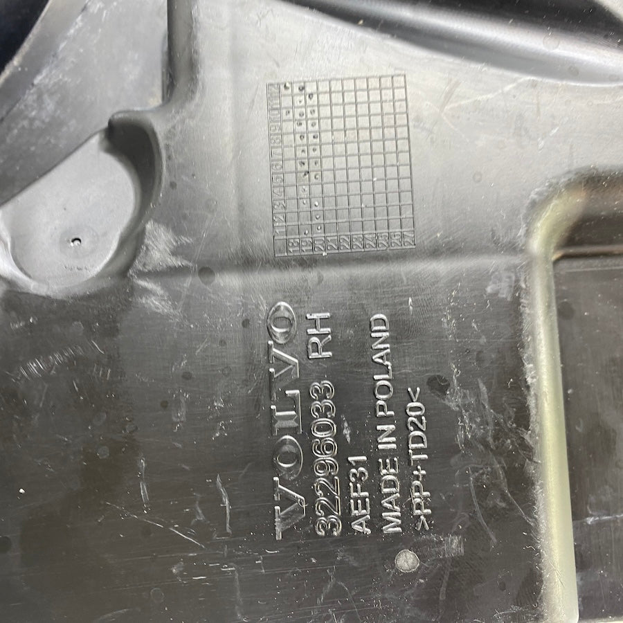 Volvo XC60 Sağ Arka Tampon Braketi 32296033