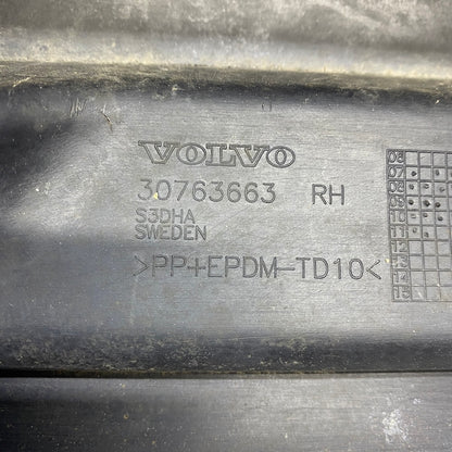 Volvo XC70 Sağ Marşpiyel Kaplaması 30763663 Orijinal Çıkma (2008–2016)