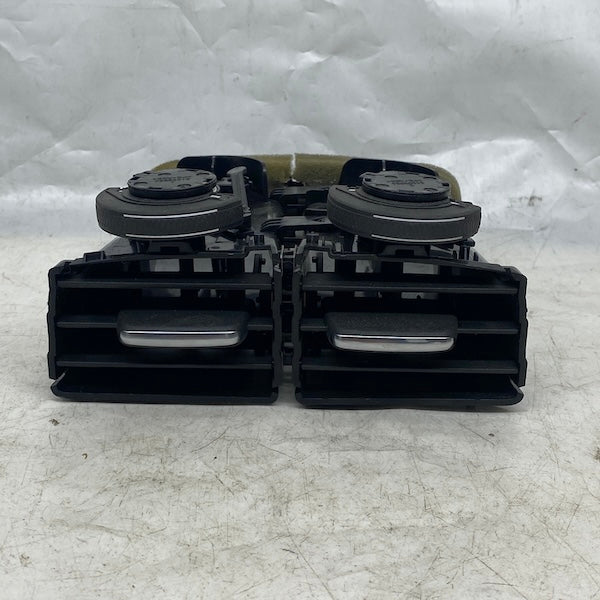 Volvo XC90 Arka Orta Havalandırma Menfezi 2015-2024 31365121 En Uygun Oto Parça