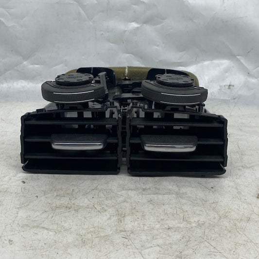 Volvo XC90 Arka Orta Havalandırma Menfezi 2015-2024 31365121 En Uygun Oto Parça