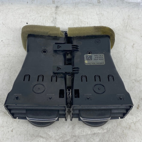 Volvo XC90 Arka Orta Havalandırma Menfezi 2015-2024 31365121 En Uygun Oto Parça