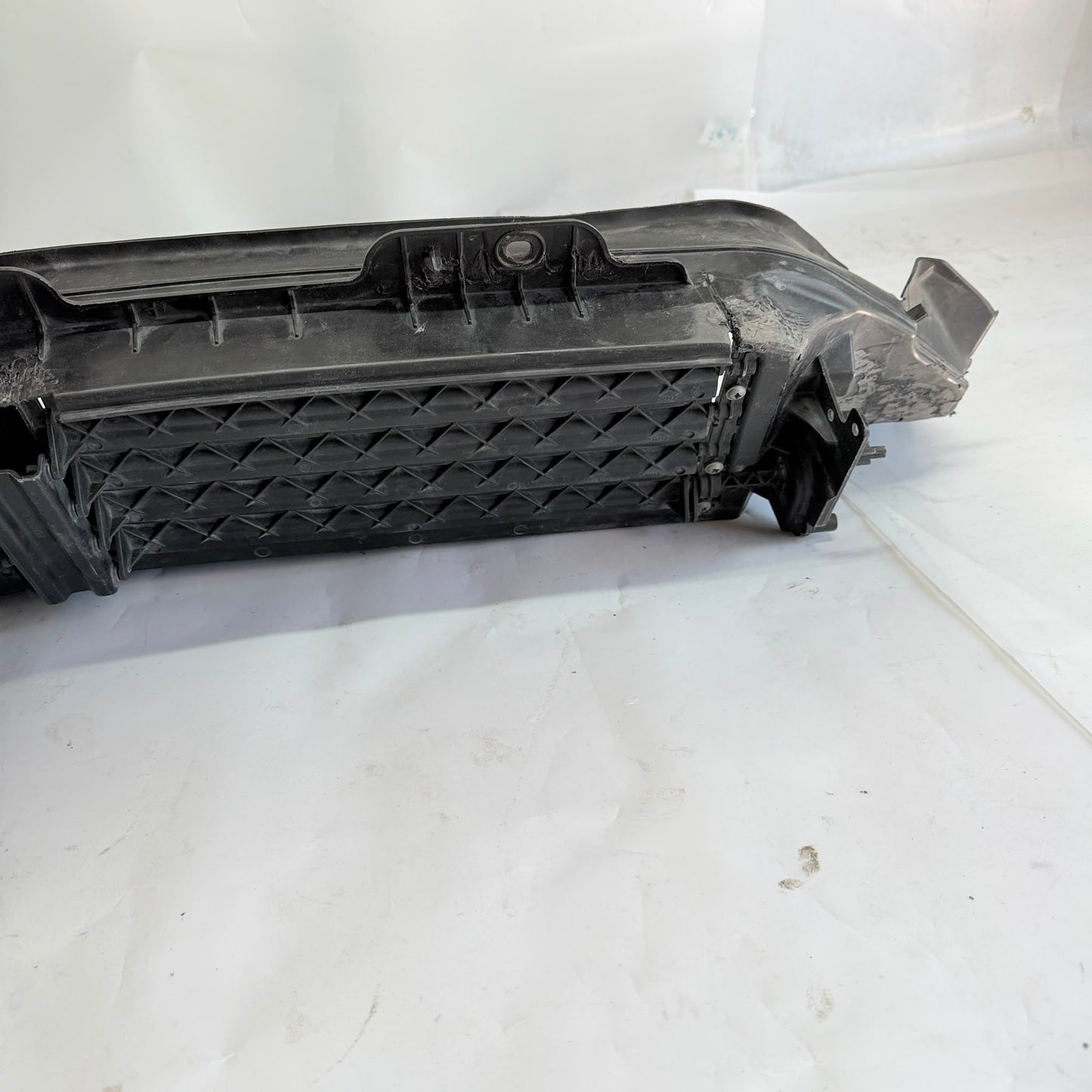 Volvo XC90 Alt Hava Kanalı 31353797 En Uygun Oto Parça