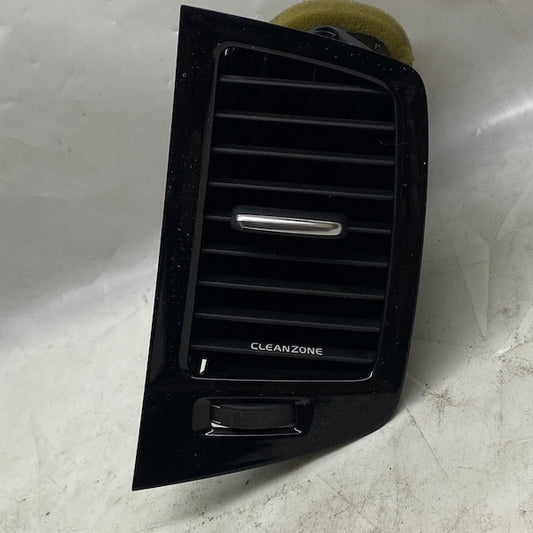 Volvo XC90 Kalorifer Izgarası Orta Sağ 32277973 En Uygun Oto Parça