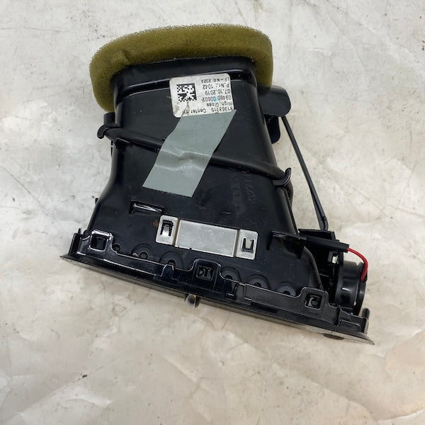 Volvo XC90 Kalorifer Izgarası Orta Sağ 32277973 En Uygun Oto Parça