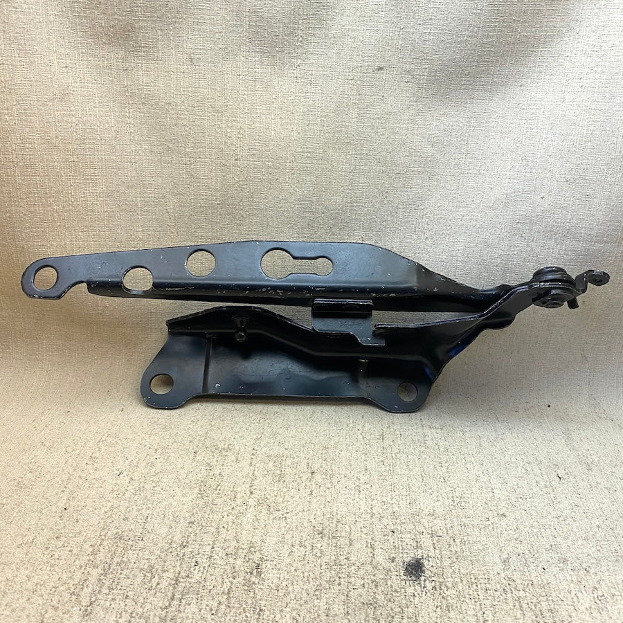 Volvo XC90 Kaput Menteşesi Sağ 2007-2014