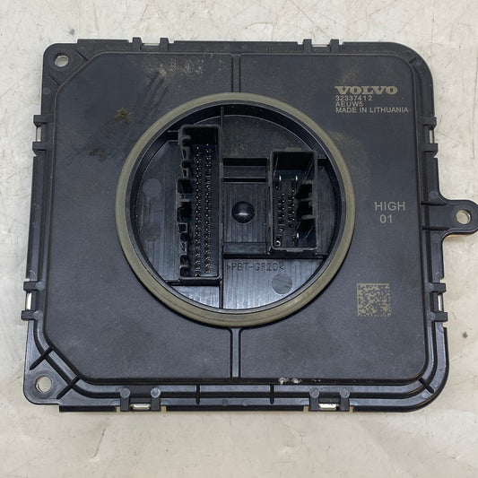 Volvo XC90 LED far beyni – orijinal çıkma parça, 32337412 (2020-2024 uyumlu).
