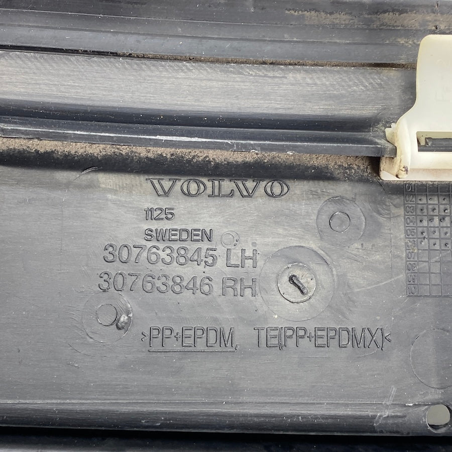 Volvo XC90 Ön Cam Izgarası 307613845