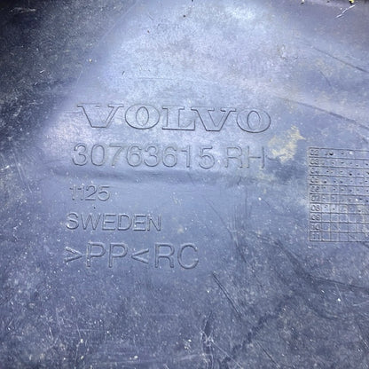 Volvo XC90 Ön Sağ Çamurluk Davlumbazı 30763615