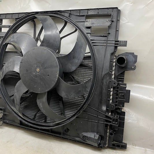 Volvo XC90 Su Radyatörü ve Fanı 31338288/32224828 Orijinal Çıkma En Uygun Oto Parça