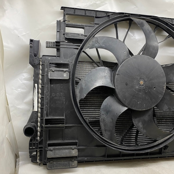 Volvo XC90 Su Radyatörü ve Fanı 31338288/32224828 Orijinal Çıkma En Uygun Oto Parça