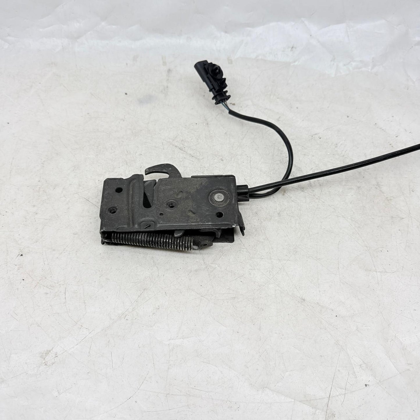 Volvo XC90 XC60 Sol Kaput Kilidi 32226108 32318456